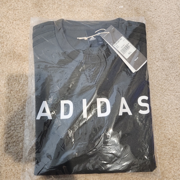 Adidas Crewneck Sweater - size L - Picture 2 of 2
